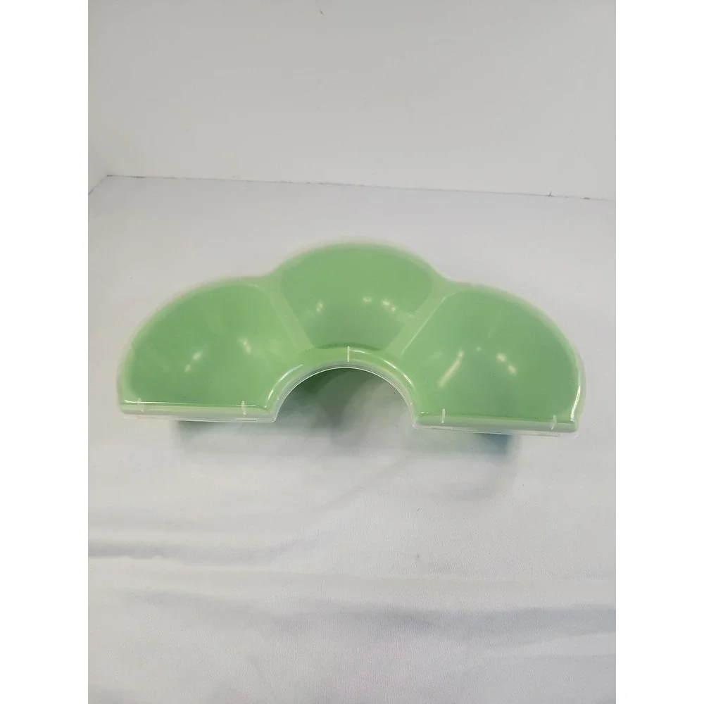 Arc-shaped Plastic Dish Features‎ Three Distinct Compartments W/ Lid